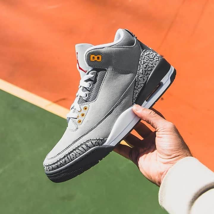 Sneaker News x Jordans Dailyさんのインスタグラム写真 - (Sneaker News x Jordans DailyInstagram)「One of the AJ3's most significant non-OG colorways 😤 Will you be picking up the Air Jordan 3 this Saturday?⁠ ⁠ The "Cool Grey" is on track to hit Nike SNKRS and select retailers this Saturday, Feb. 20th. For more details on the release, images, and our store list, be sure to hit the link in the bio #jordansdaily⁠ ⁠ Photo via @dtlrvilla」2月19日 5時01分 - jordansdaily