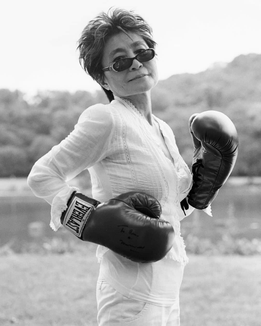 ブルース・ウェーバーのインスタグラム：「Happy 88th birthday @yokoono—you are always such an inspiration. All our best to you, love Bruce and Nan.」