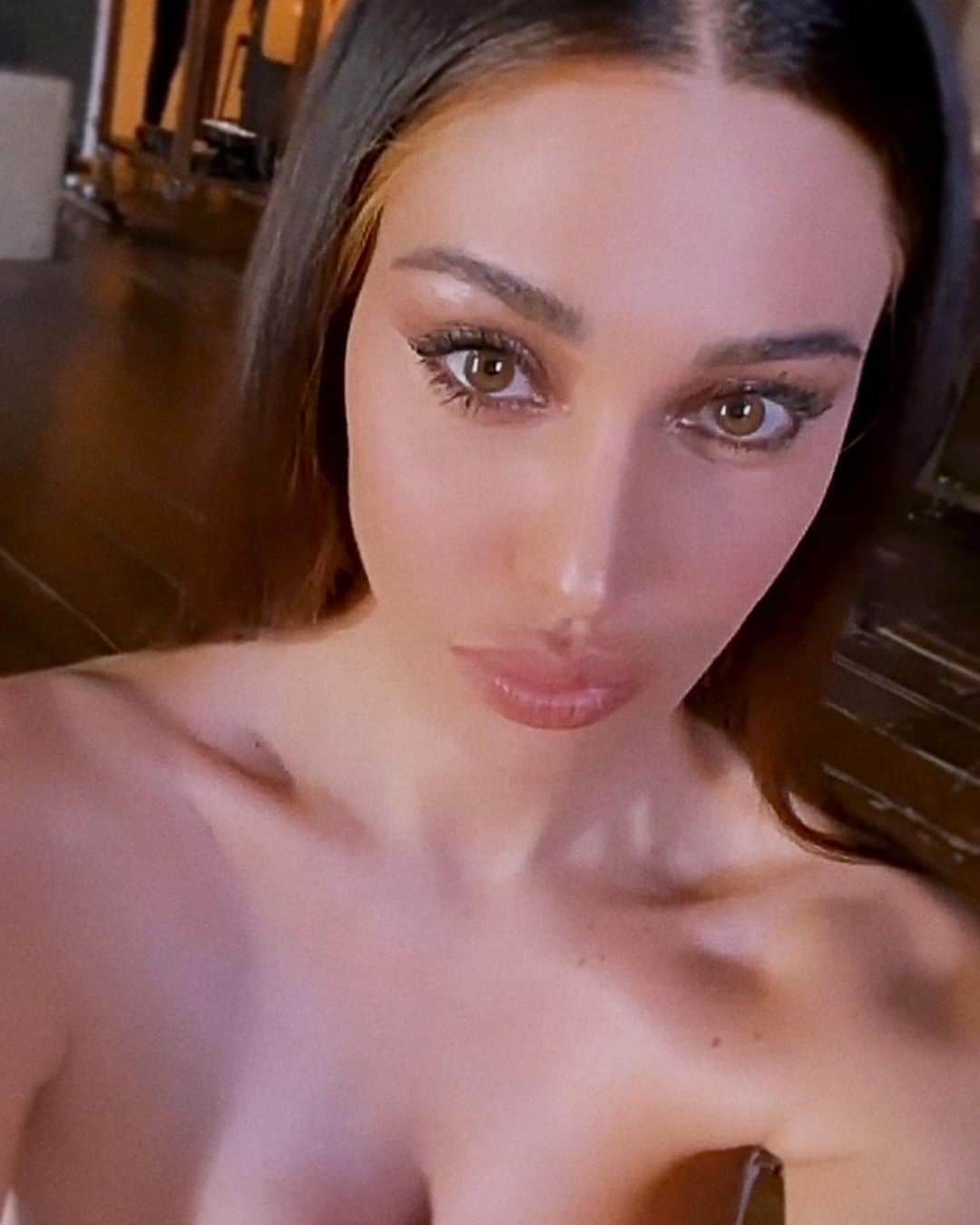 のインスタグラム：「Alla fine, ai miei occhi eri destinata.  Pablo Neruda 🤍」