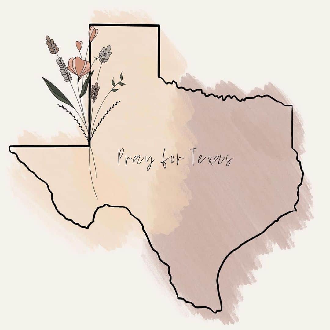 キャンディス・キャメロン・ブレのインスタグラム：「Praying for those who are affected by this brutal winter storm in Texas 🙏🏼✨ I am posting resources on my story to help those in need, as well as asking how I can specifically be praying for you during this time. If you would like to give a monetary donation, please click the link in my bio. #prayfortexas」