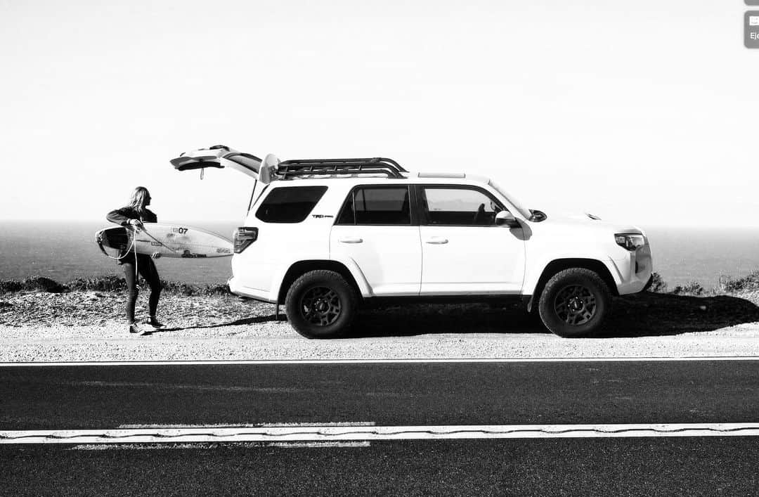 レイキー・ピーターソンのインスタグラム：「If you want hear Britt Merrick’s insight into surfboards as well as viewing some fun Rincon waves hit the link in my bio! ⚡️⚡️⚡️#VLOG25 • • @teamtoyota #teamtoyota  • @cisurfboards」