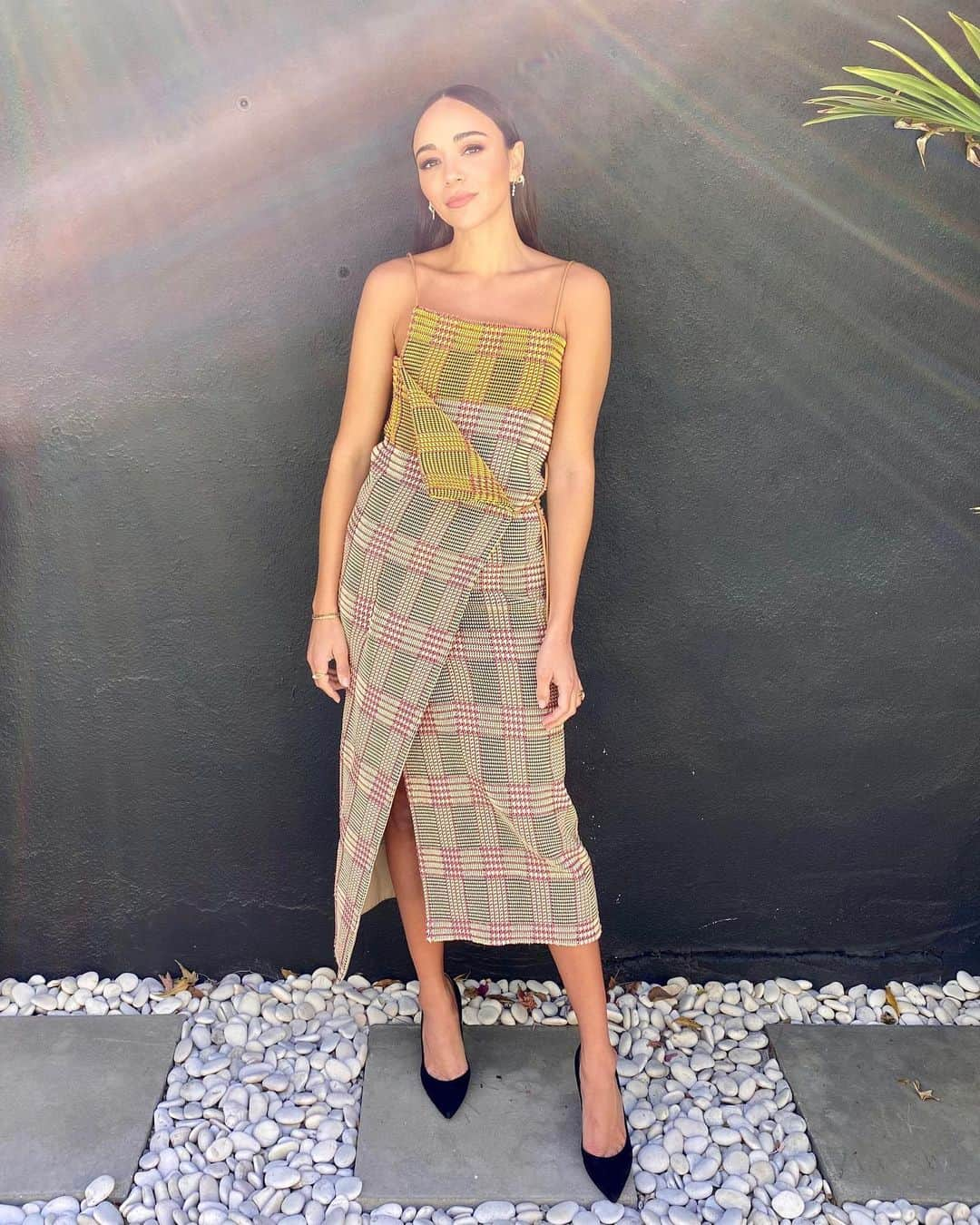 ソフィー・ロペスのインスタグラム：「#AshleyMadekwe in @ferragamo 💚 @bifa_film @countylinesfilm」