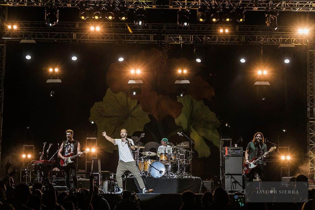 Magic!さんのインスタグラム写真 - (Magic!Instagram)「#tbt to the 2018 Mayjah Rayjah Festival in Hawaii. Who was there??  📸 by @jaycobsierra」2月19日 5時26分 - ournameismagic
