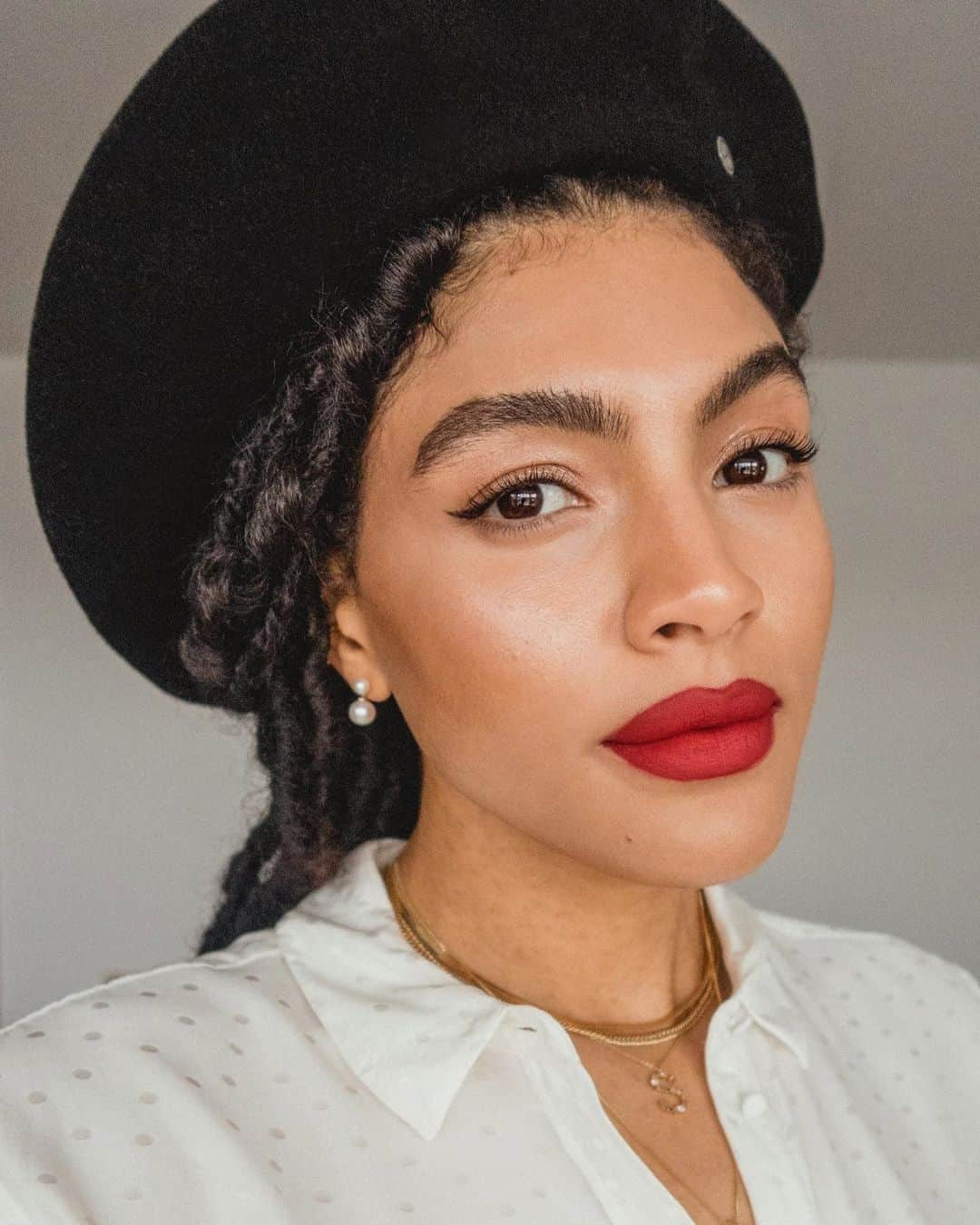 Anastasia Beverly Hillsさんのインスタグラム写真 - (Anastasia Beverly HillsInstagram)「Alexa, play "Isn't She Lovely!" @samiorenelda 💋 gets this totally flawless look with #AnastasiaBeverlyHills Brow Wiz in shade "Ebony" and Liquid Glow highlighter in shade "Perla."💋 💋 💋  What song are you listening to right now?! ⬇️⬇️⬇️  #anastasiabeverlyhills #anastasiabrows」2月19日 5時33分 - anastasiabeverlyhills