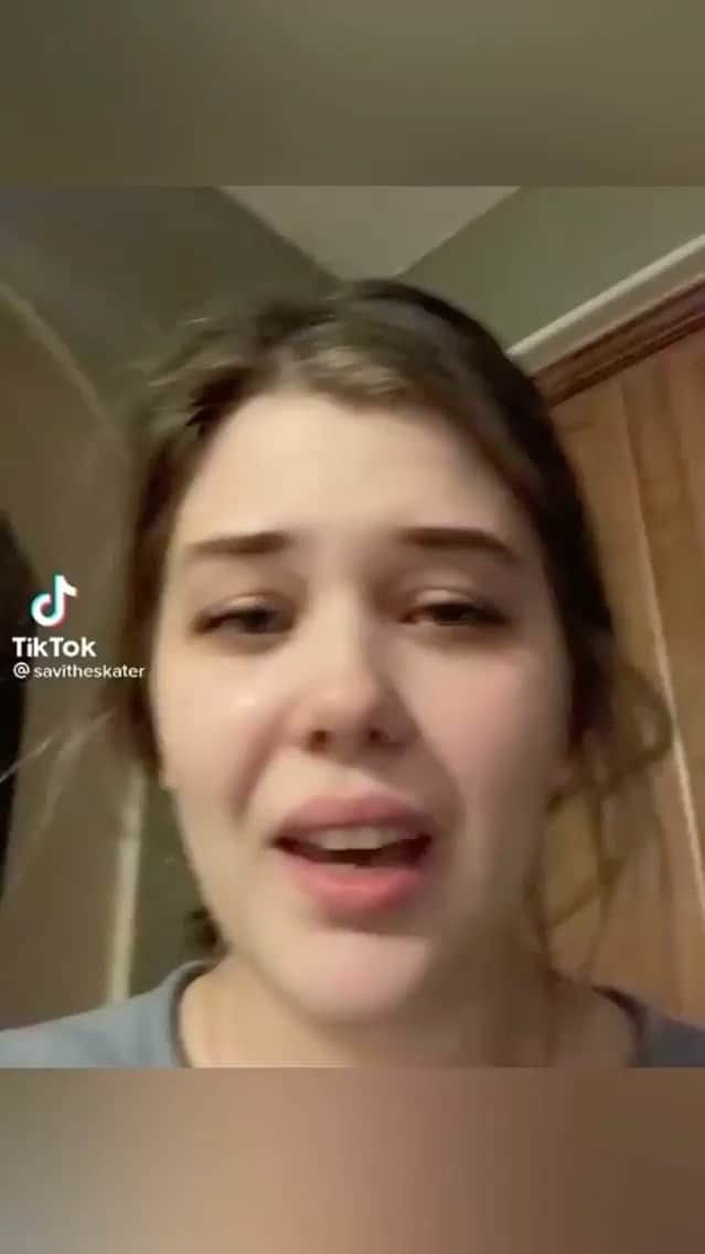 レスリー・ジョーンズのインスタグラム：「This is heartbreaking!! Do we not have aid for these folks. And fat vampire Ted Cruz on vacation! I’m very confused! We got to do better people! This is happening in the United States!!」