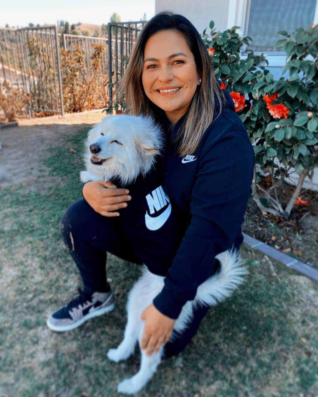 リセット・サラスのインスタグラム：「🙊🖤🐶」