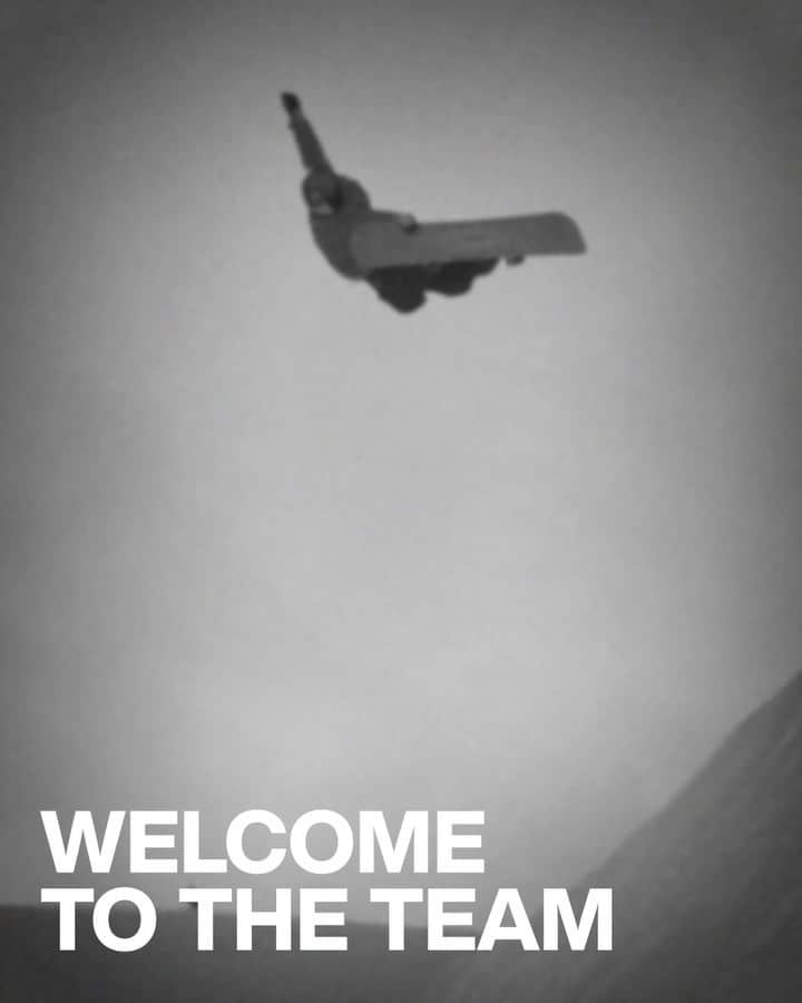アナログクロージングのインスタグラム：「Welcome To The Team @lj_henriquez ‼️  LJ's passion for snowboarding shines through every time he straps in. It's clear that LJ embodies what it means to be a snowboarder, from his energy on hill to his constant pursuit to deepen his bag of tricks - we are proud to welcome LJ to the #BurtonTeam.」