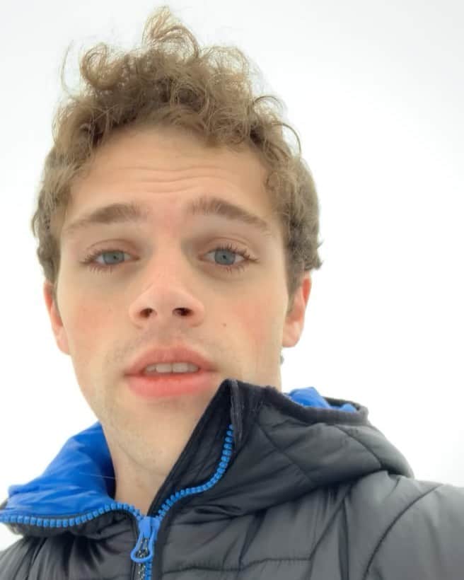 マイケル・パーソンズのインスタグラム：「When you get 1/4” of ice you gotta make the most!」