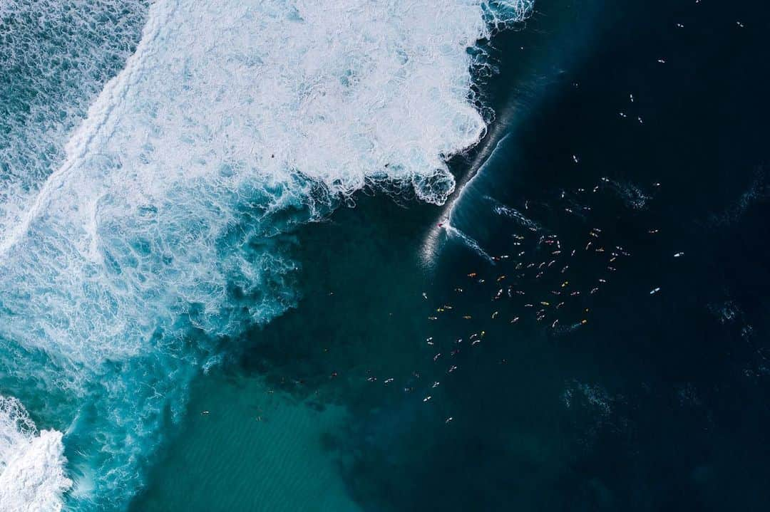 surflineさんのインスタグラム写真 - (surflineInstagram)「As mentioned more than a few times already, we’ve seen hundreds of amazing images and videos from the #pipelinevalentine swell along the North Shore last weekend. This was not a giant, Waimea/Outer Reef swell (though there were a couple moments on Saturday), but Pipeline and Backdoor took center stage and had moments of sheer brilliance. Now, we’d like to say "thank you" to all the amazing surfers, filmers, and photographers who allowed us to come along for the ride. We’d also like to offer special thanks to the North Shore Lifeguard Association. Your vigilance, commitment and courage is an inspiration to us all. Head to the site for the full gallery.」2月19日 5時54分 - surfline