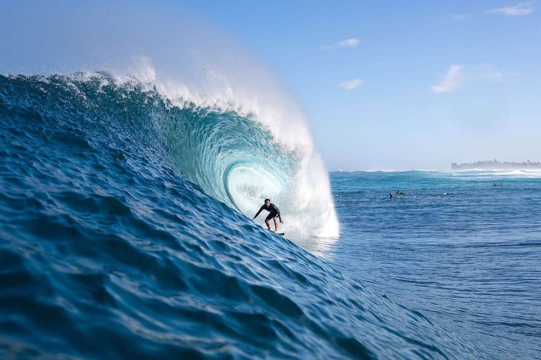 surflineさんのインスタグラム写真 - (surflineInstagram)「As mentioned more than a few times already, we’ve seen hundreds of amazing images and videos from the #pipelinevalentine swell along the North Shore last weekend. This was not a giant, Waimea/Outer Reef swell (though there were a couple moments on Saturday), but Pipeline and Backdoor took center stage and had moments of sheer brilliance. Now, we’d like to say "thank you" to all the amazing surfers, filmers, and photographers who allowed us to come along for the ride. We’d also like to offer special thanks to the North Shore Lifeguard Association. Your vigilance, commitment and courage is an inspiration to us all. Head to the site for the full gallery.」2月19日 5時54分 - surfline