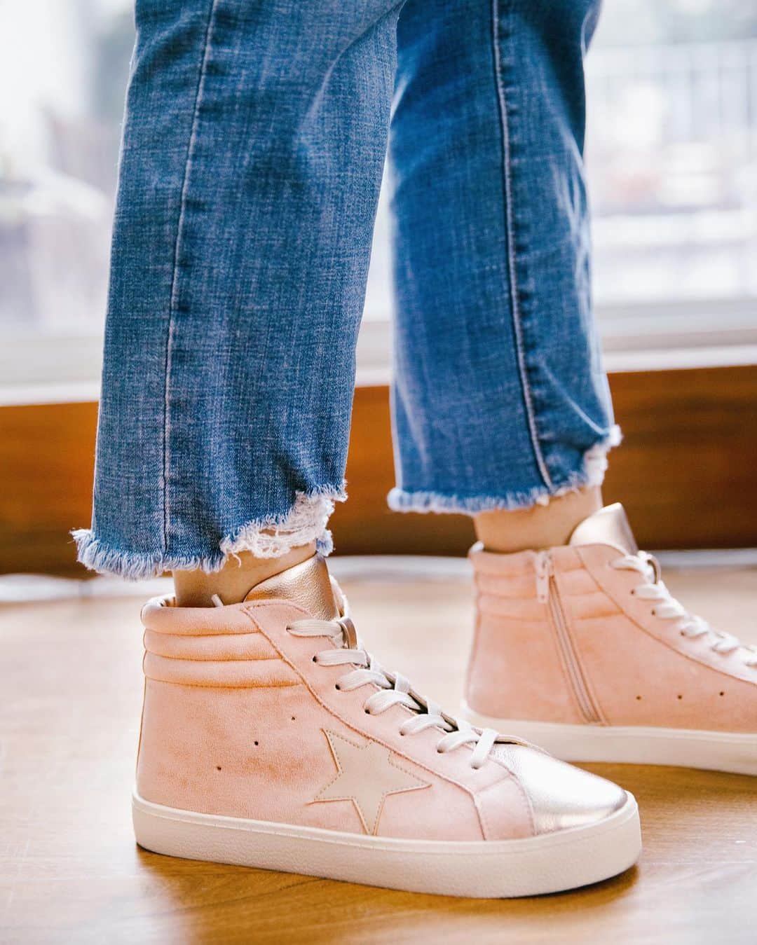 Macy'sのインスタグラム：「Be at the high top of your fashion game.」