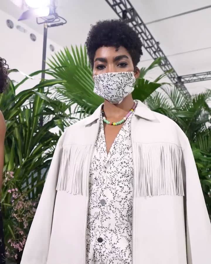 Fashion Weekのインスタグラム：「Watch as @rebeccaminkoff transforms @springstudios into a lush oasis for her Spring 2021 presentation, produced by @imgfocus. Stream it LIVE now on nyfw.com」