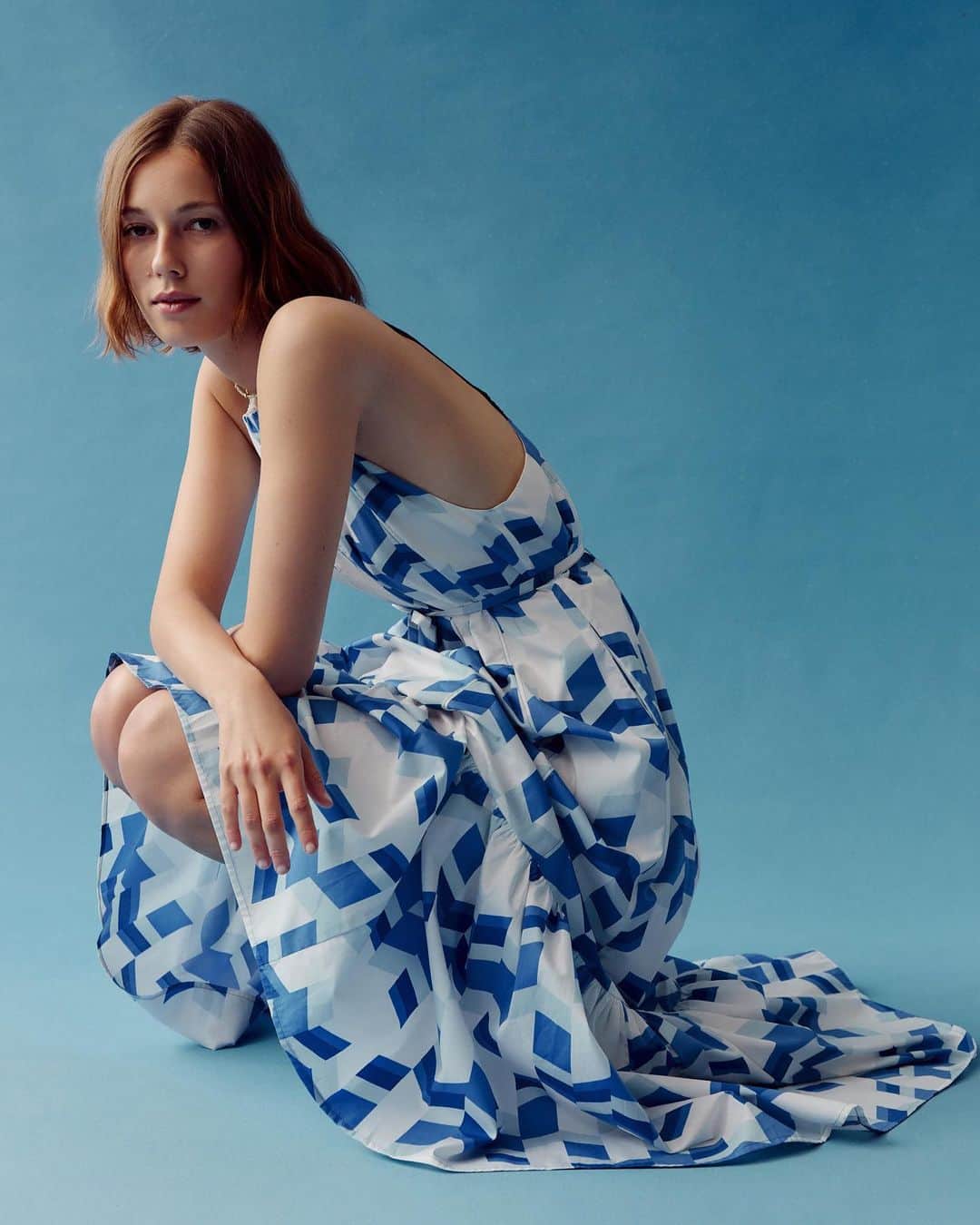 Anthropologieのインスタグラム：「We're *so* excited to launch our new, exclusive collaboration with our longtime friend, @petersom! 💙 “Print, pattern, color – happy clothes – is what I love to do and it’s what Anthro does as well. Really, we just get each other,” says Peter. We think you’ll feel he just “gets” you too. Check out the only-at-Anthro collection – available in sizes 00P–26W – at the link in our bio.」
