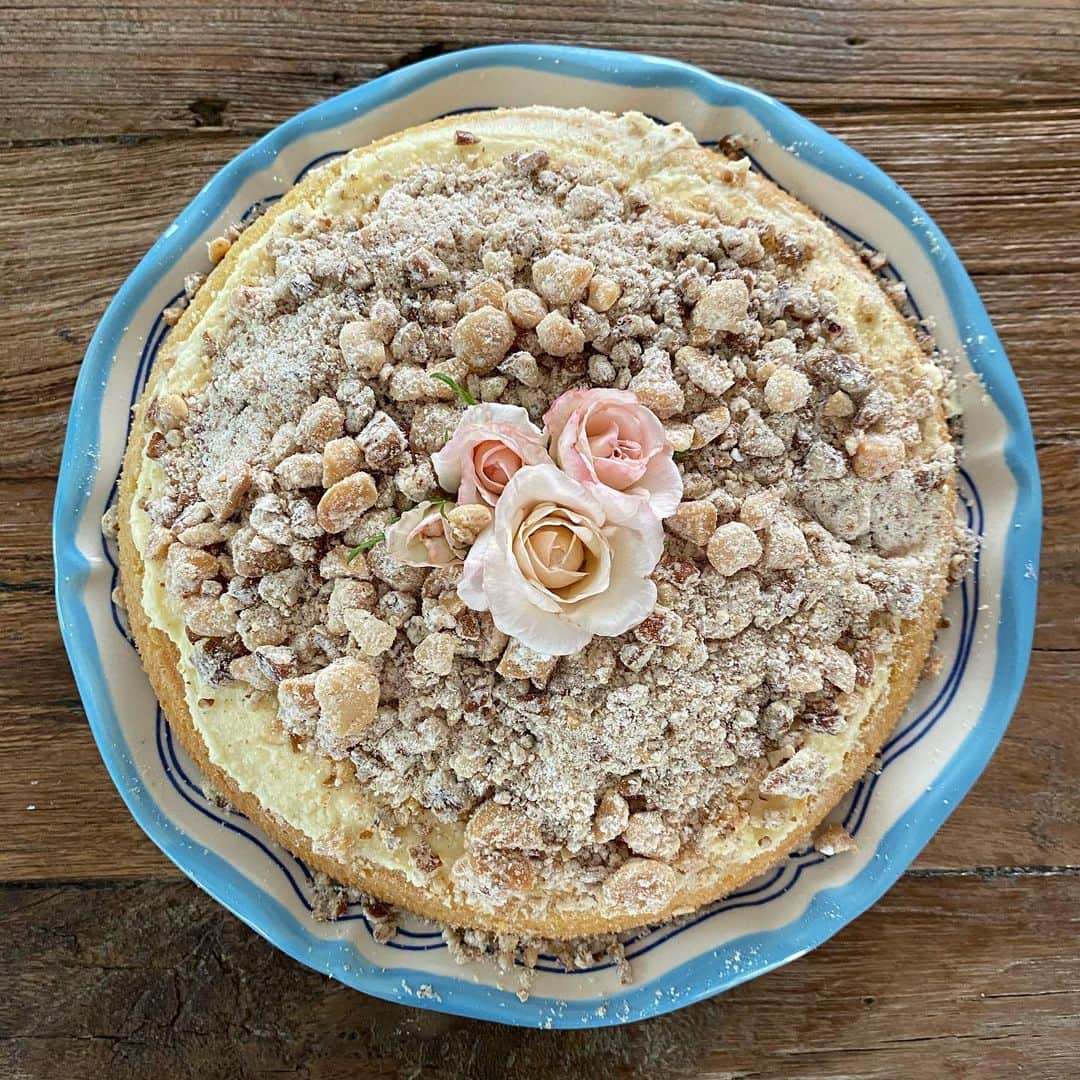 ガブリエル・アンウォーのインスタグラム：「Home baked Keto birthday cake for @shareefmalnik my Man.」