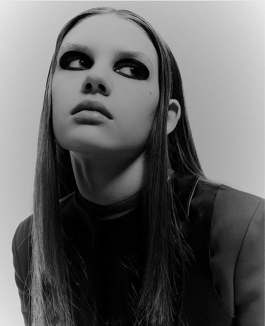 IMG Modelsさんのインスタグラム写真 - (IMG ModelsInstagram)「Antidote. 👀 @leelou_laridan stars in the latest @metal_magazine. #📷 @manonclavelier #👗 @gemmabedini #⭐️ #IMGstars」2月19日 6時15分 - imgmodels