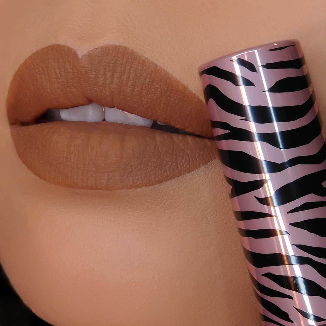 LiveGlamのインスタグラム：「This effortless deep brown nude shade is our love language 😍🐅 “Tigress” is the perfect lippie for  feeling fierce and fab! 💄 #LiveGlamFam   📷: @chassydimitra」