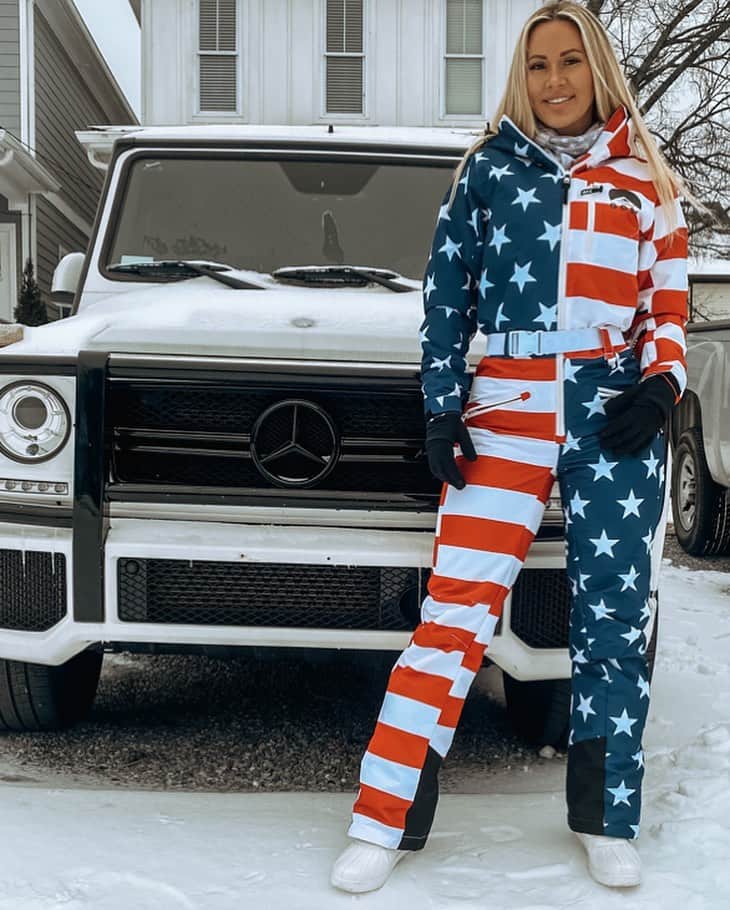 Kindly Myersのインスタグラム：「Another day another snowsuit. 🇺🇸 @shinestythreads」