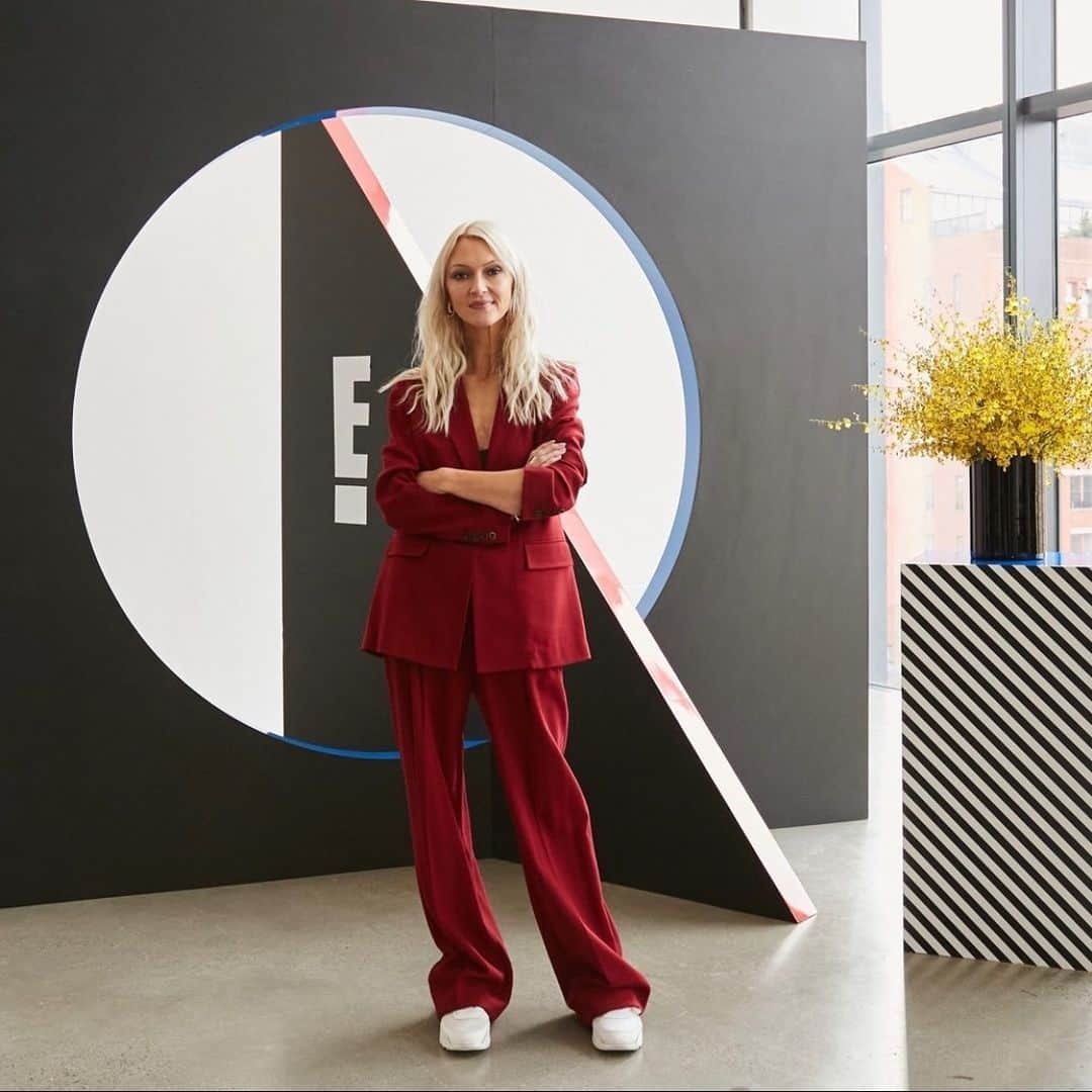 Fashion Weekのインスタグラム：「Want more BTS coverage of @nyfw? @zannarassi was in the E! Studio at @SpringStudios all week to bring you inside access to #FashionWeekAtE. Catch all the buzz on @stylecollective & @enews.」