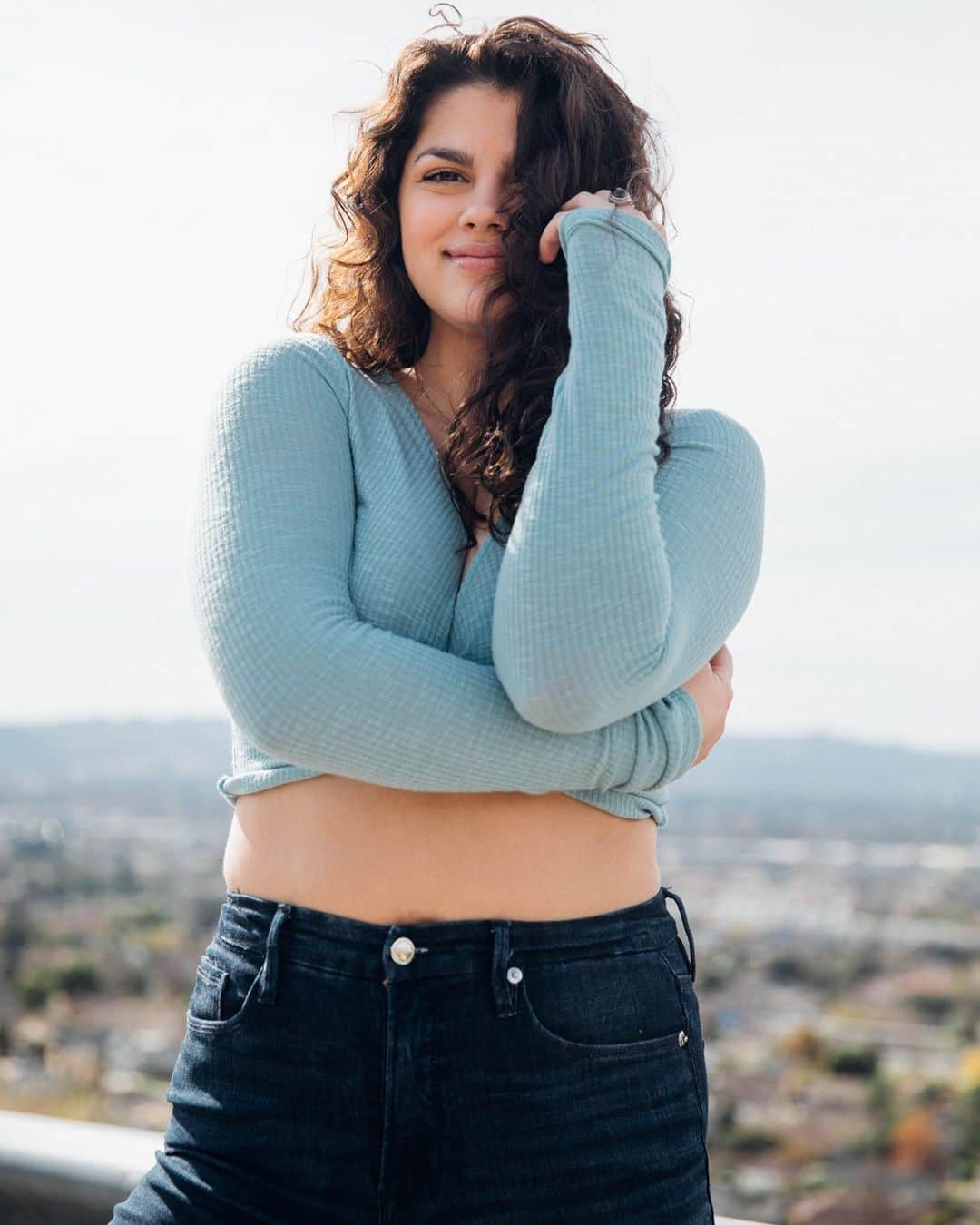 エアロポステールのインスタグラム：「High-rise denim + cropped tees = 😍😍😍 #AeroWorld」