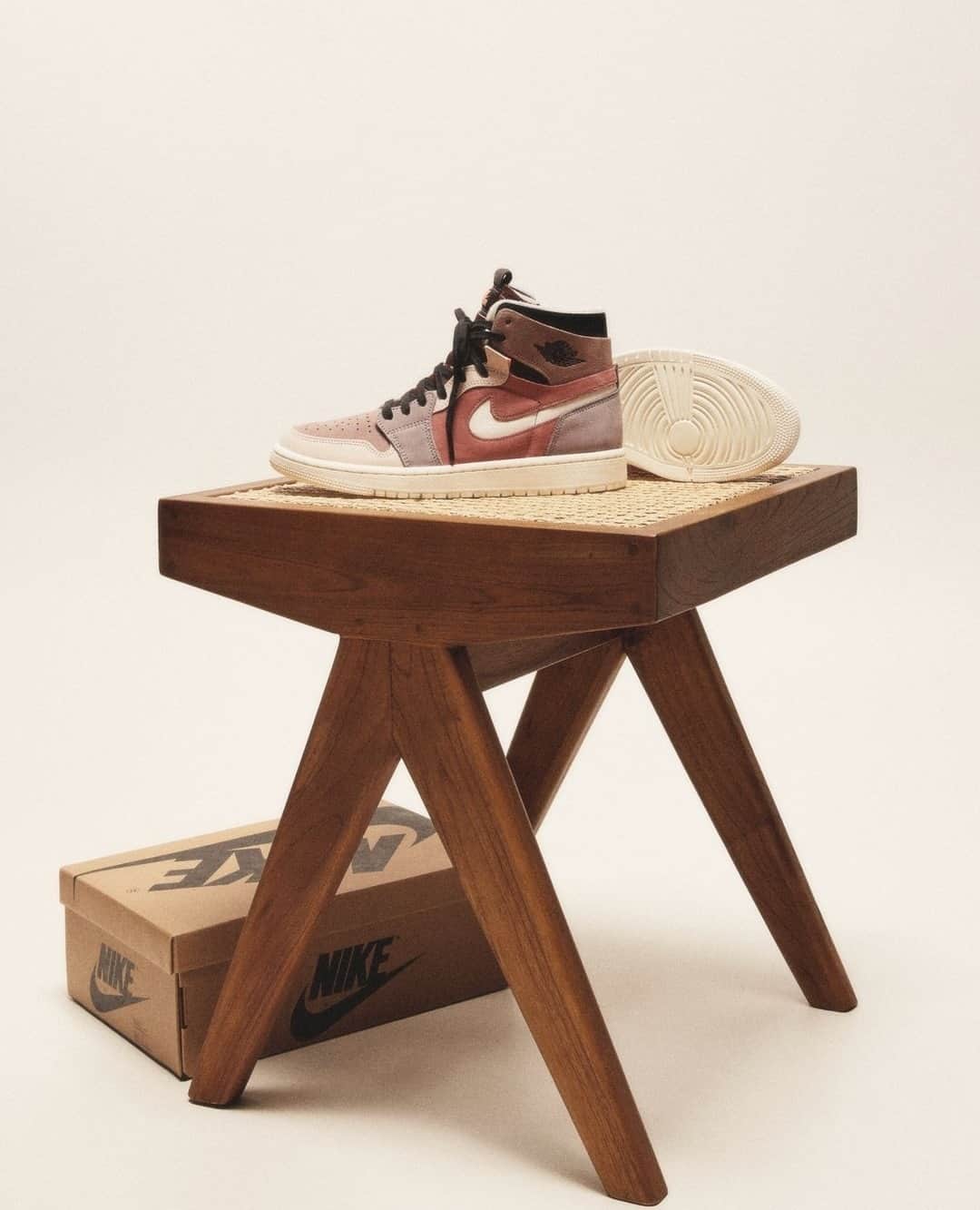 Sneaker News x Jordans Dailyさんのインスタグラム写真 - (Sneaker News x Jordans DailyInstagram)「The Air Jordan 1 Zoom CMFT "Canyon Rust" is due to release in the EU on Monday, February 22nd. For more details, links to raffles, and images, be sure to hit the link in the bio #jordansdaily⁠ ⁠ Photo: @bstnstore」2月19日 7時01分 - jordansdaily