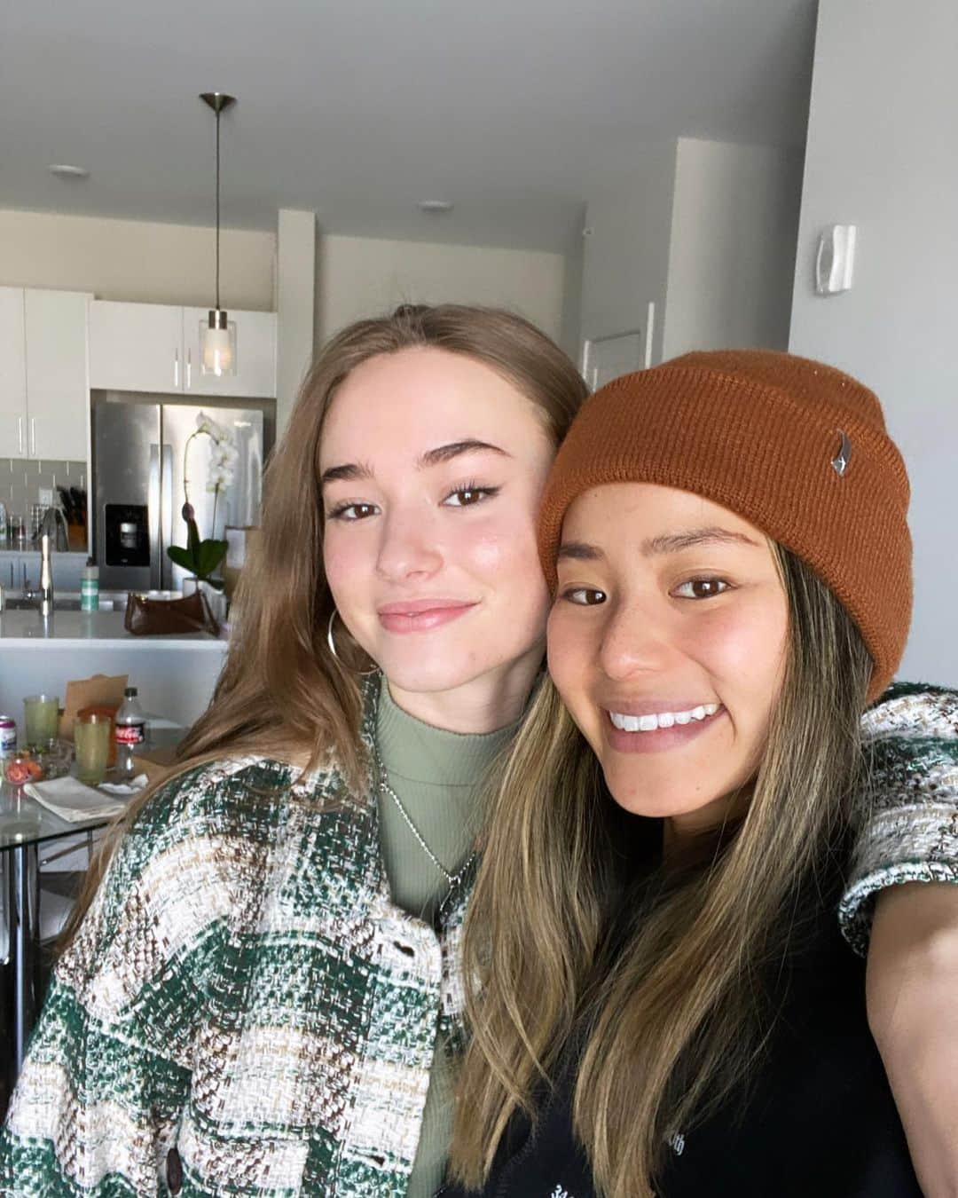 ジェイミー・チャンのインスタグラム：「10 days of quarantine and 2 covid tests later, I get to reunite with this amazing human @johnnysequoyah!! Fun fact, we worked together when she was 11 and now she’s all grown up. I’m so excited to be working with her again on DEXTER. Also blown away by young adults her age especially JS; passionate, politically engaged, empathetic, artistic and smart as hell.」