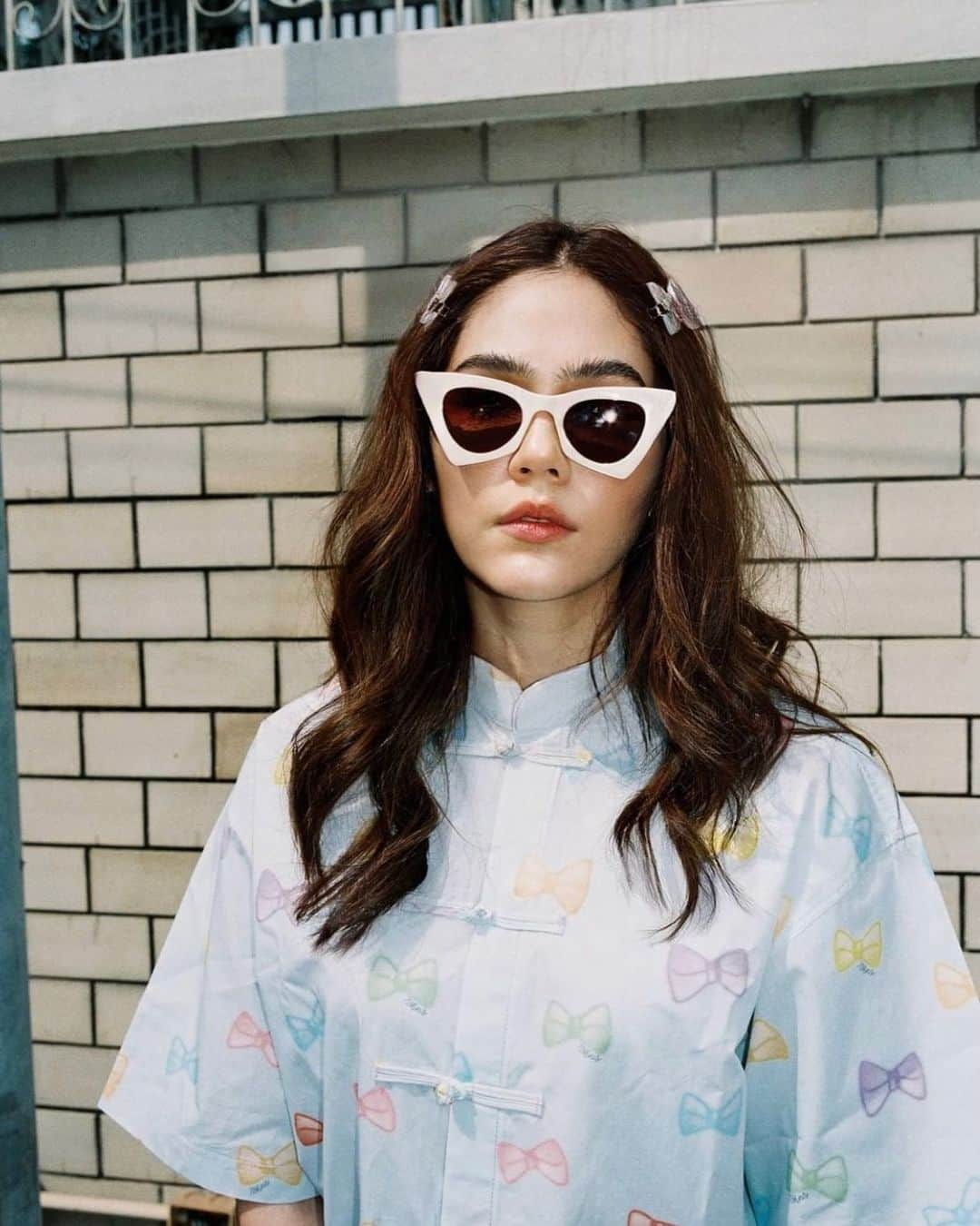 カレンウォーカーのインスタグラム：「The lovely @chomismaterialgirl wears our new ‘Astral Heart’ sunglasses 🎀」