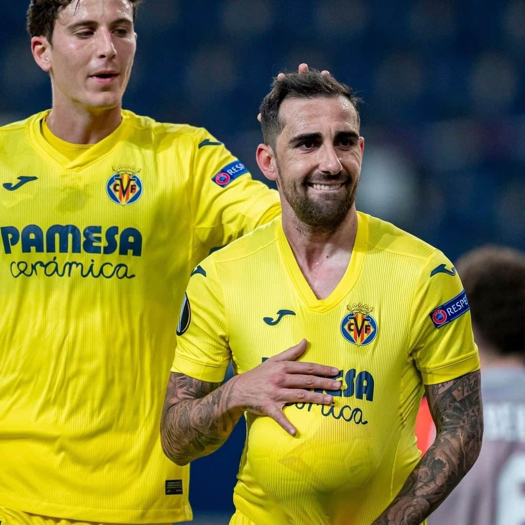 のインスタグラム：「#UEL | Quinto gol de @paco93alcacer en la presente @europaleague ⚽️⚽️⚽️⚽️⚽️🤩.  ¡Y este con dedicatoria especial 👶💛!  #UEL | Fifth goal for @paco93alcacer this season in the @europaleague ⚽️⚽️⚽️⚽️⚽️🤩.  This one was dedicated to someone special 👶💛!  #villarreal #futbol #football #soccer」