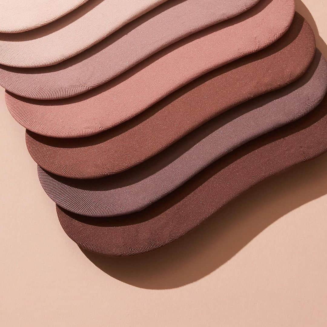 Banana Republic のインスタグラム：「We'd love to show you our No-Show Socks but that defeats the purpose — they're practically invisible. Available in your hue preference from True Hues. Tap to shop.」