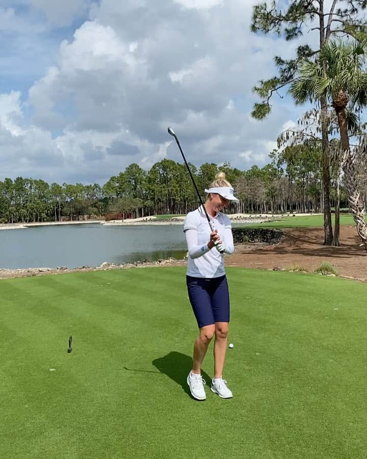 ソフィア・ポポフのインスタグラム：「Tournament prep at Naples National yesterday...love this place 😍 game feels good - now time to convert at @lakenonagcc for the @gainbridgelpga 🤙」