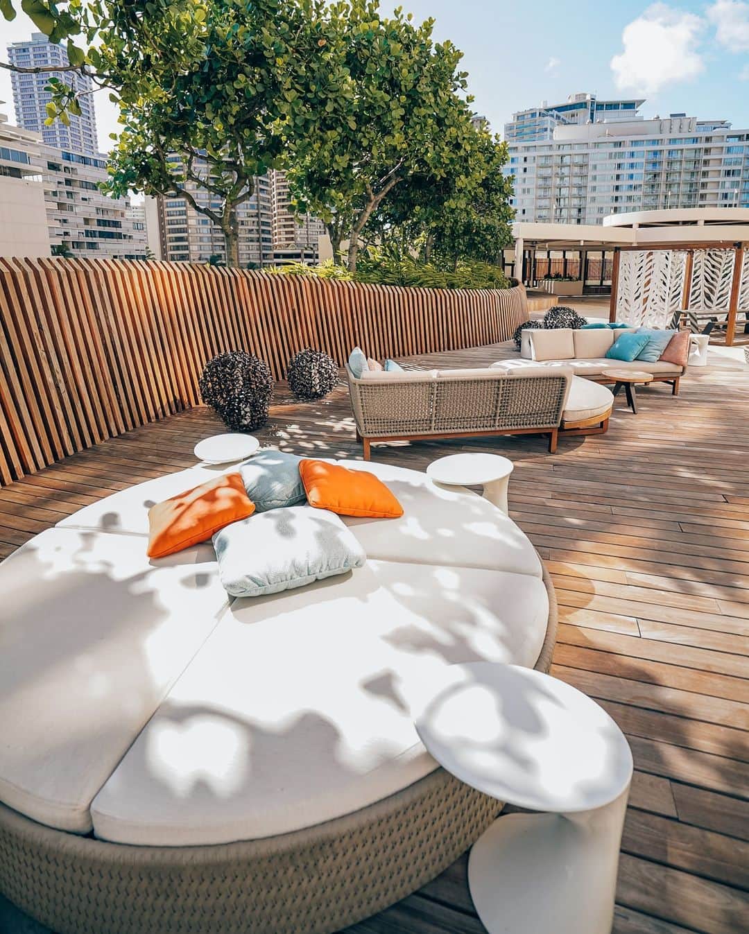 Prince Waikikiのインスタグラム：「It's time for a nap on the Muliwai Deck. #PrinceWaikiki  Photo by: @janinamanipol + @sebgilbert」