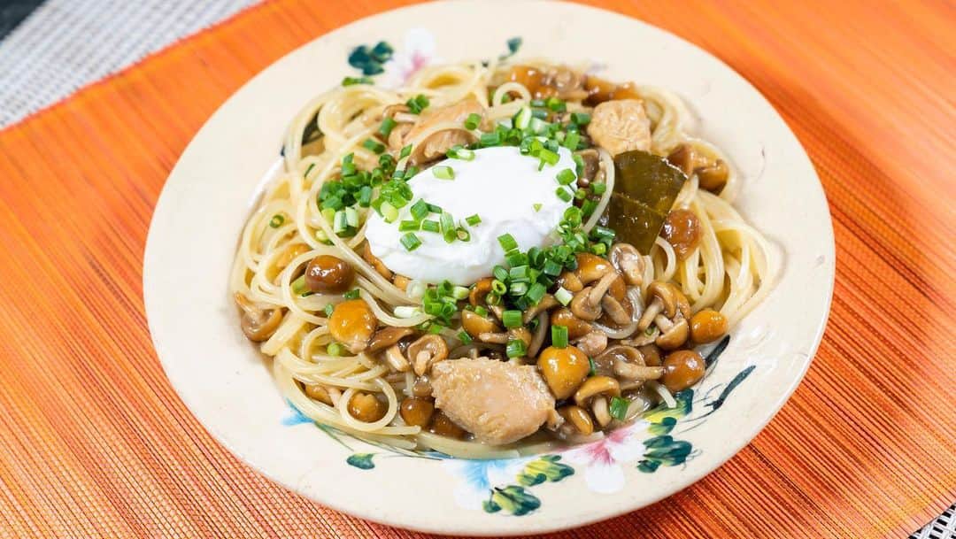 馬場裕之のインスタグラム：「ずぼら缶詰パスタ🍝 簡単に出来るアイデア紹介してます😻  YouTube「馬場ごはん」 にてご視聴くださいー😸 . ▷ @hiro88 ◁ ⇧⇧⇧⇧⇧⇧⇧ こちらをクリック😻  #新しい日常  #一緒にやってみよう #おうちごはん  #吉本自宅劇場  #馬場ごはん #簡単 #いなば」