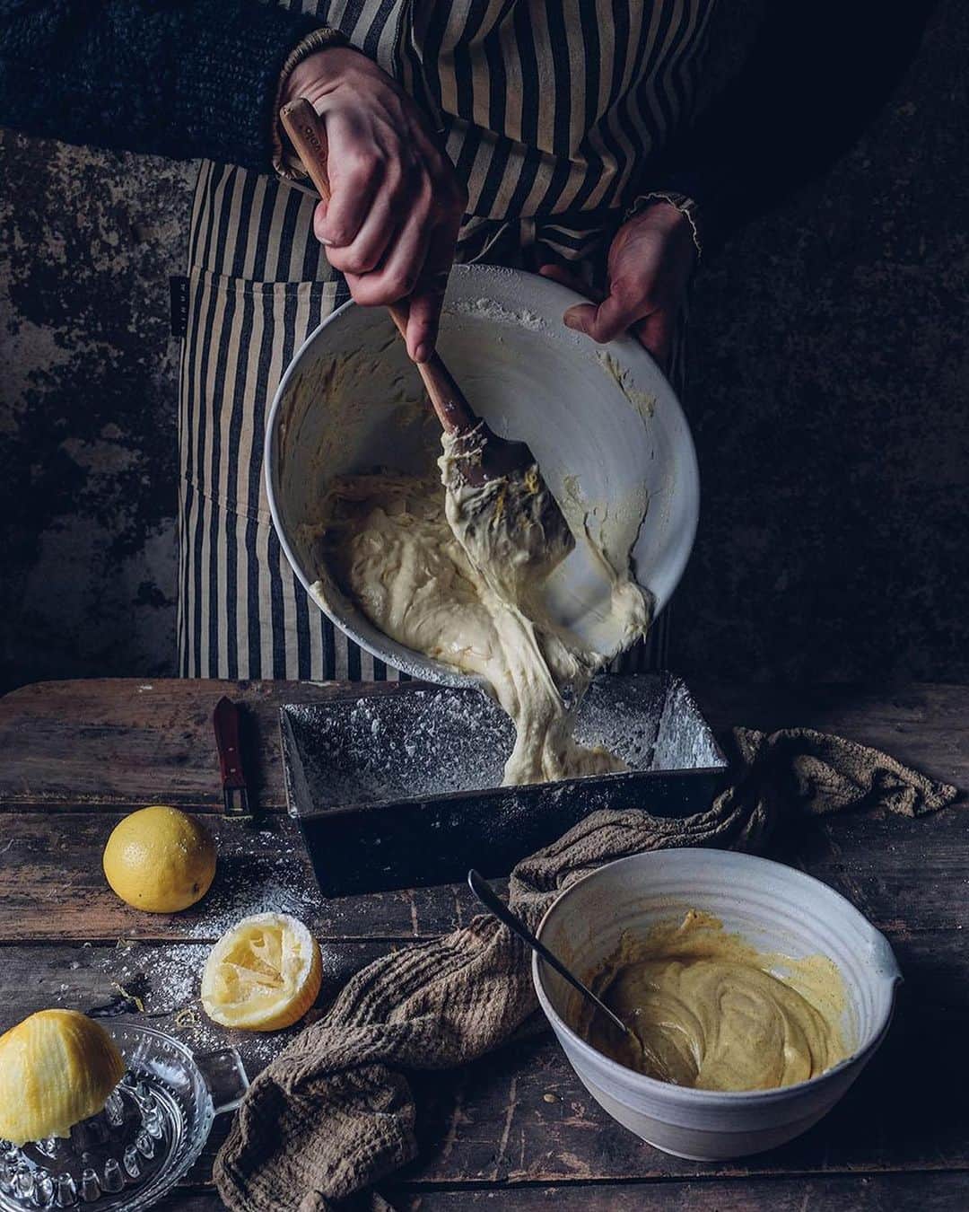 Our Food Storiesさんのインスタグラム写真 - (Our Food StoriesInstagram)「Perfect for the weekend - this simple and delicious gluten-free lemon cake 😋 Get the recipe on the blog, link is in profile. Happy Friday guys 🌞 #ourfoodstories  ____ #lemoncake #glutenfri #glutenfrei #glutenfreebaking #glutenfreerecipes #fellowmag #verilymoment #foodphotographer #foodstylist #germanfoodblogger #momentslikethese #bakinglover」2月19日 18時19分 - _foodstories_