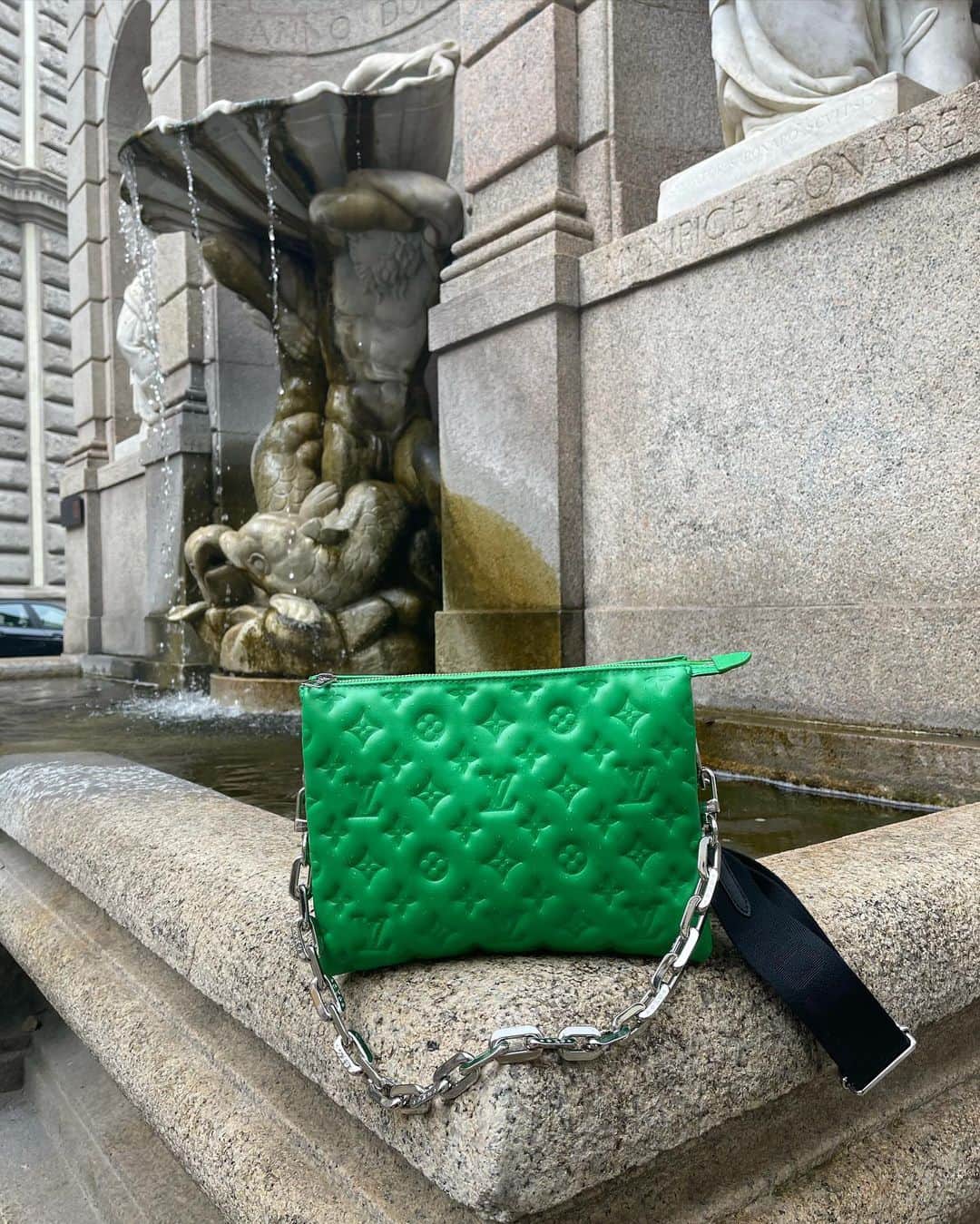 キアラ・フェラーニさんのインスタグラム写真 - (キアラ・フェラーニInstagram)「In my new favorite @louisvuitton bag  #Lvcoussin  #louisvuitton #adv」2月19日 18時17分 - chiaraferragni