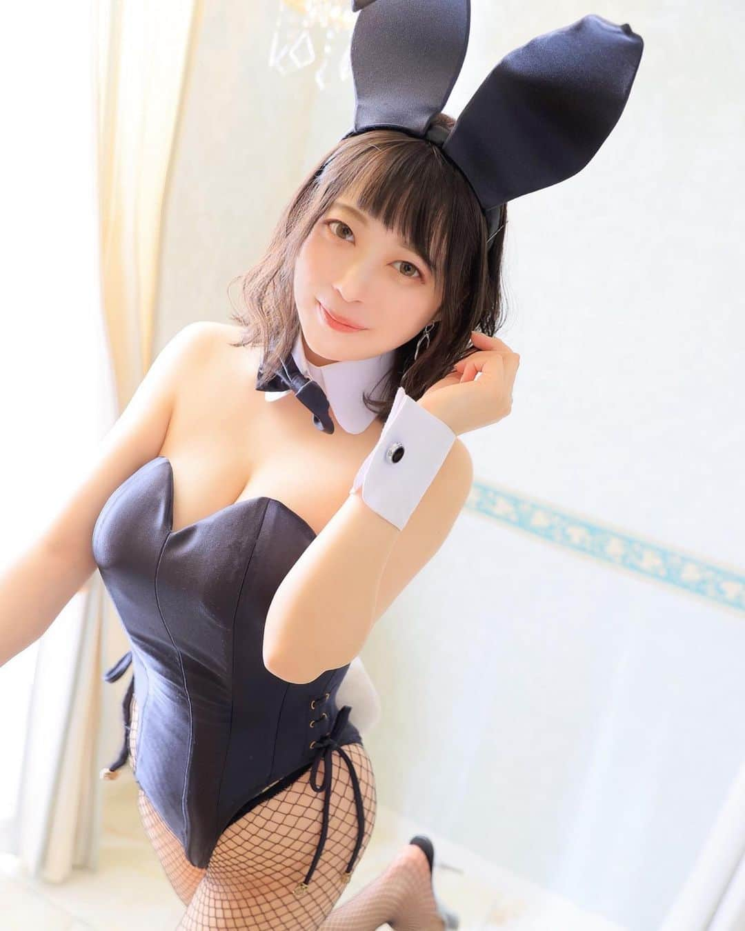 ARK&LUNAのインスタグラム：「こんばんは🌙  🐰れもんちゃん🐰  本日出勤です🐰💓  プロフィールのURLからポケパラブログ 是非チェックしてくださいね☝️🌟  本日も18時から営業しております👯‍♀️💋 ご来店お待ちしております🐰💕  JR岐阜駅より徒歩3分🎶﻿﻿﻿ 名鉄岐阜駅より徒歩1分🎶﻿﻿﻿ 駅近のバニーガールズバーです🐰﻿﻿﻿ 毎日可愛いバニーちゃんが達が﻿﻿﻿ 多数出勤中ですよ～\( ˆoˆ )/💓﻿﻿﻿ ﻿﻿﻿ ﻿﻿﻿ 🐰)ARK&LUNA 玉宮﻿﻿﻿ (🏠)岐阜県岐阜市羽根町27﻿﻿﻿ (📞)058-266-8088﻿﻿﻿ ﻿﻿﻿  #東海 #岐阜 #玉宮 #ガールズバー﻿﻿﻿ #バニー #バニーガール #うさぎ﻿﻿﻿ #ポケパラ #シャンパン #ドンペリ﻿﻿﻿ #アルマンド #クリュッグ #美女﻿﻿  #コスプレ #谷間#本日のおかず  #生足 #網タイツ﻿﻿﻿ #girlsbar #bunny #bunnysbar﻿ #gifucity #tiktok」