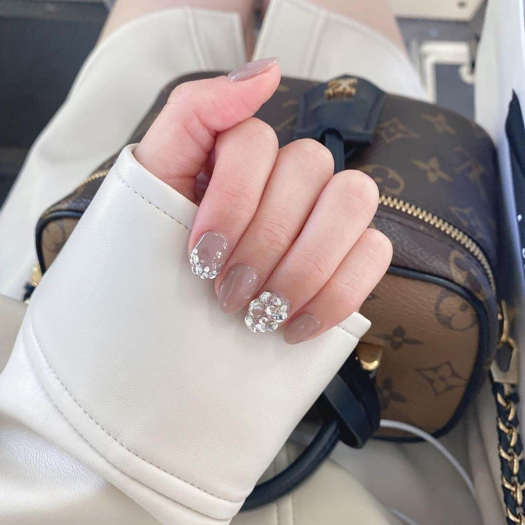 maichanBaoBaoのインスタグラム：「new nail💗  キラキラ✨💎💍」