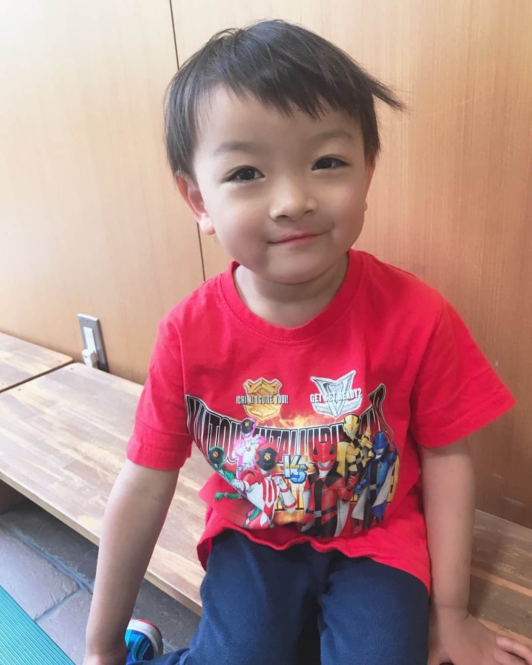 高村凛のインスタグラム：「双子のれおくん✨🤗　  最近、言われなくても、 自分でおもちゃを お片づけ出来るようになったよ😘✨🤗  成長を感じる〜😌✨❤️  #双子 #お兄ちゃん #5歳」