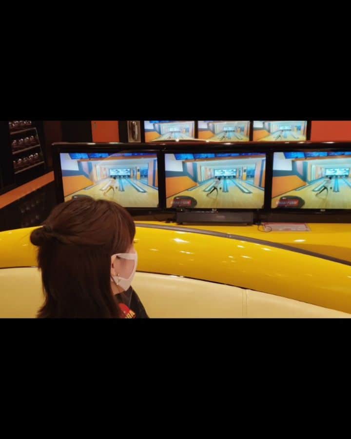 のインスタグラム：「練習中このCMはちょっと恥ずかしい😂  #ラウンドワン #ボウリング #プロボウラー  #動画 #bowling #前髪切りすぎた」