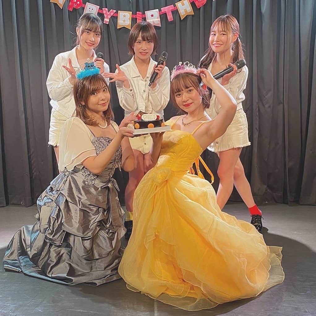 東坂みゆのインスタグラム：「Mashiro&Nao生誕祭ライブ❤️ . 有難う御座いました🥺✨ Naoのオペラはすごいし MashiroさんのMCおもしろいし . ライブは日を重ねるごとに 盛り上がりが良くなって 嬉しい限りです✨ . 頑張ってくれてるメンバーの皆 応援してくださるファンの皆様の おかげです💓 . パフォーマンスはまだまだなので 頑張っていきます😍 . お誕生日おめでとう🎂🎂」