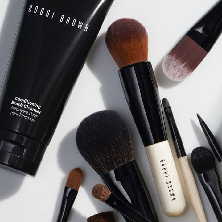 のインスタグラム：「CONDITIONING BRUSH CLEANSER - 贅沢な泡立ちで、ブラッシュの汚れをやさしく落とすブラシ専用クレンザー ブラシの毛を整え守るので、コンディションを保ち劣化を防ぎます☺  《 #コンディショニングブラシクレンザー 》  #ConditioningBrushCleanser #BobbiBrown #ボビイブラウン  #ブラシクレンザー #ブラシケア #ブラシ洗浄 #brushcleanser #brushcare」