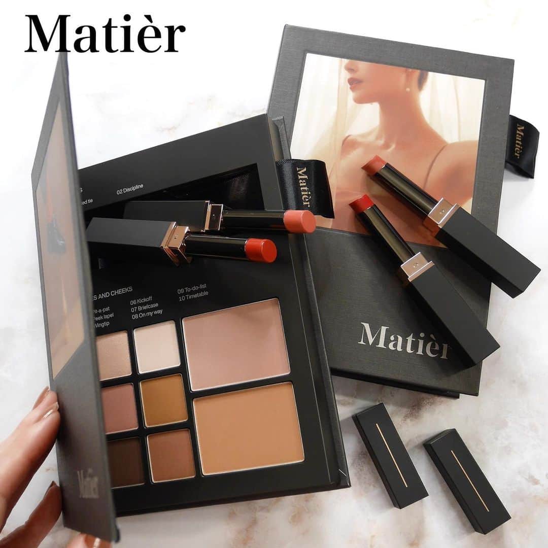海老原りさのインスタグラム：「🏷Matièr﻿  ﻿﻿ メイクアップブックイシューシリーズ﻿ Issue No.01 First Step﻿ Issue No.02 Frutto Foresta﻿ Issue No.03 Solar on the Rise﻿﻿ ﻿ ﻿ @_matier_  #MakeupBookIssueSeries#マティエ#Matièr#韓国コスメ#韓国メイク#メイクアップブック#kビューティー#今日のメイク#qoo10#qコス#motd#kbeauty#matier」