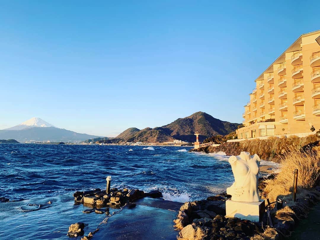 のインスタグラム：「サンセットテラス側からみた景色。青い海と空、富士山🗻」