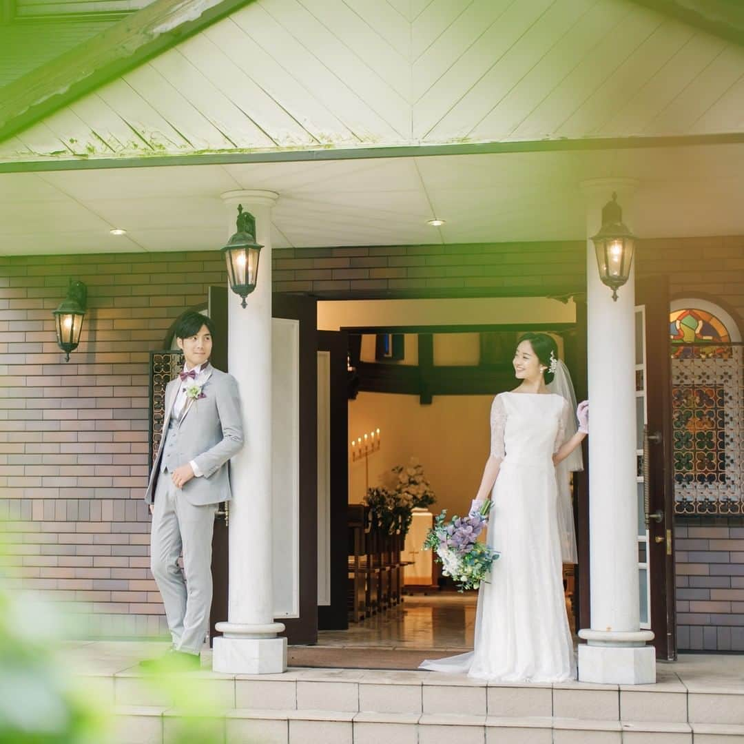 ラヴィ•ファクトリーさんのインスタグラム写真 - (ラヴィ•ファクトリーInstagram)「. 【写真で叶える結婚式】 . 〜軽井沢チャペルフォト〜  非日常空間を感じさせる軽井沢..＊ チャペルの祭壇で、 指輪交換や改めてのプロボーズも..* まるで結婚式のような美しい思い出を 写真を通してカタチに残しませんか？ . 撮影期間:2021年3月20日〜10月末日 —————— ラヴィファクトリー長野: @nagano_laviephotography  AREA:JAPAN,NAGANO #ホテルマロウド軽井沢 #矢ヶ崎チャペル —————— @laviefactoryをフォローして #laviefactory #ラヴィファクトリー のハッシュタグをつけて お写真を投稿してみてくださいね✳︎ . こちらの公式IG（@laviefactory） で取り上げさせていただきます✨ #wedding#weddingphotography #ラヴィファクトリー #laviefactory #photo #生きる写真 #ハートのある写真 #instawedding #結婚写真 #ウェディング #ウェディングフォト #撮影指示書 #ロケーションフォト #前撮り #プレ花嫁 #結婚準備 #写真好きな人と繋がりたい #フォトウェディング #卒花 #前撮り #後撮り #ウェディングニュース #プラコレ #軽井沢ウェディング #軽井チャペル #チャペルフォト」2月19日 17時12分 - laviefactory