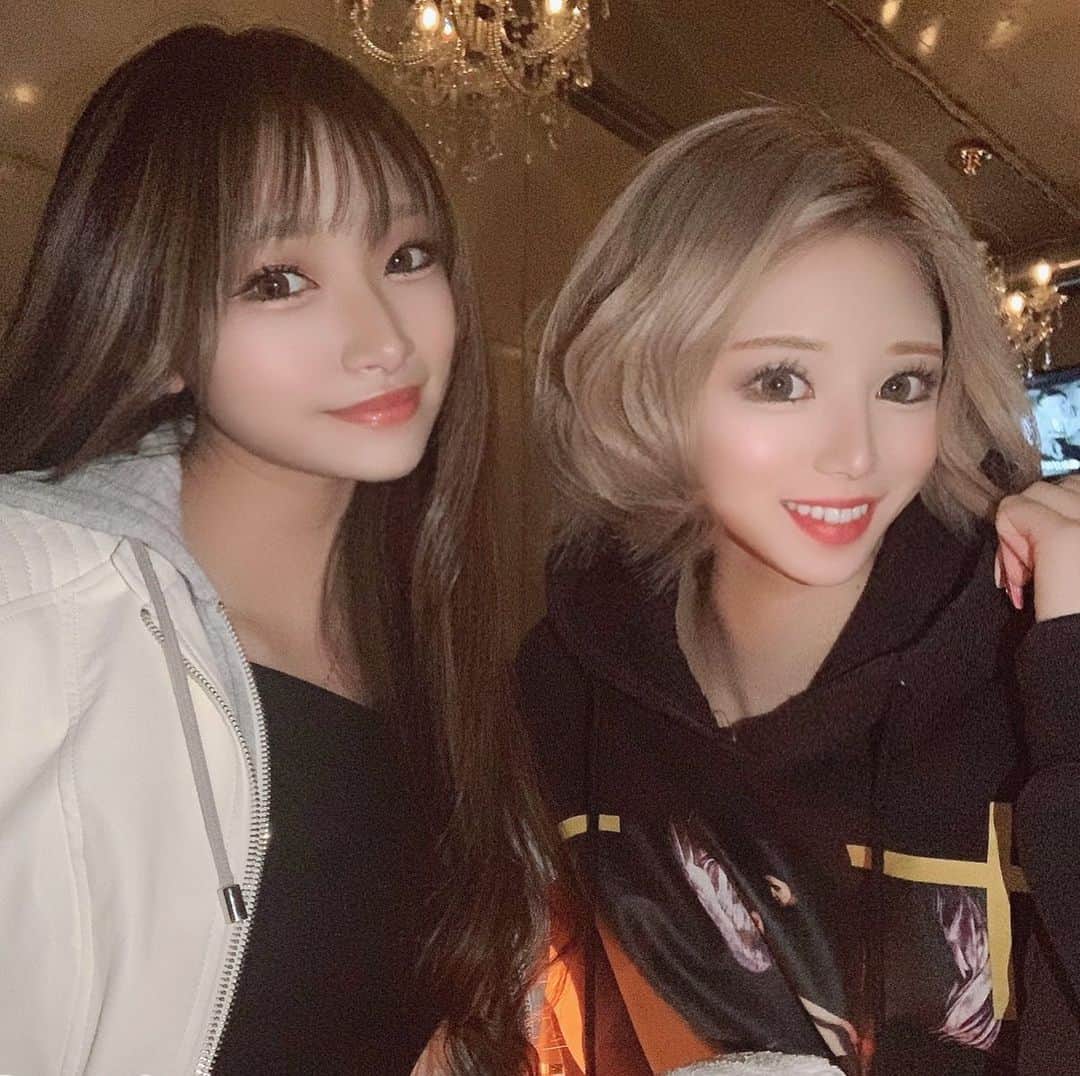 侑季美怜のインスタグラム：「渋谷bar　【Nya-ro】  本日も20:00より、あかりちゃんと2人で楽しく営業しております😊  お気軽にお立ち寄りください☀️  心よりお待ちしてます💕  　{時間｝ 　20:00〜5:00  ｛2時間飲み放題} 　男性　6,000円 　女性　3,000円 　※ ショット、シャンパンは別料金です🥂  〒150-0043 東京都渋谷区道玄坂2-17-3 SGビル3階　Nya-ro  ※ 3階のエレベーター降りて右側の黒いドアです🚪  場所が分かりづらいと思うので、連絡頂ければ近くまで迎えに行きます💨  #渋谷バー #東京　#渋谷　#道玄坂　#百軒店　#バー　#bar #女バーテン　#オシャレバー　#お酒　#カラオケ　#年中無休　#六本木　#新宿　#原宿　#営業中　#シャンパン　#ショット　#コカレロ　#テキーラ」