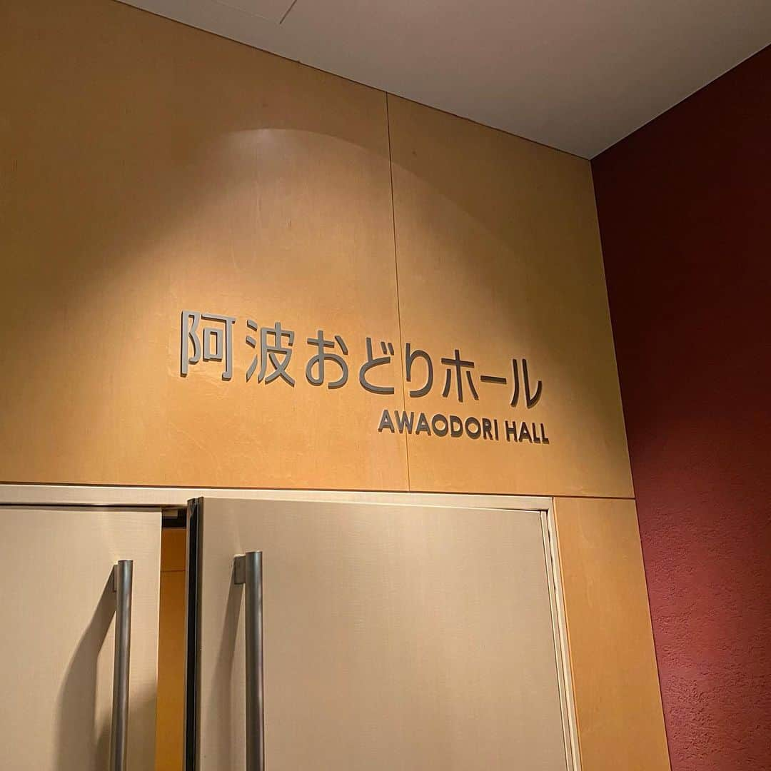 かねきよ勝則さんのインスタグラム写真 - (かねきよ勝則Instagram)「先日17日に座高円寺で開催した『高円寺演芸まつり座•すぎなみ寄席』に出演しました！  杉並区在住の落語家、講談師、マジシャンなどが集って開催した公演。 僕も漫談で出演しました！！  温かいお客さんで楽しませてもらいました😀  見に来てくれた方ありがとうございました😄  ロビーにはサイン色紙、笑いを交えたコロナ関連の標語  何回かもう一つのホールには出たことあったけど阿波踊りホールは初めて出ましたね〜。 高円寺阿波踊りのシーズンになるとここで練習されてるのか賑やかな音が聞こえてきますよ👂😄  終わった後ご飯を食べに前から行きたかったジンギスカン酒場山田屋さんへ🥩  久しぶりのジンギスカン！！ しかもめちゃくちゃ美味かった😋😋😋 軽く焼いてタレを付けて食べるのがオススメ！！  高円寺に寄った際はぜひ〜！！  #杉並区 #高円寺 #座高円寺 #阿波踊り #演芸まつり #すぎなみ寄席 #ジンギスカン #山田屋 #新宿カウボーイ #かねきよ」2月19日 17時35分 - shinjyukucowboy_kanekiyo