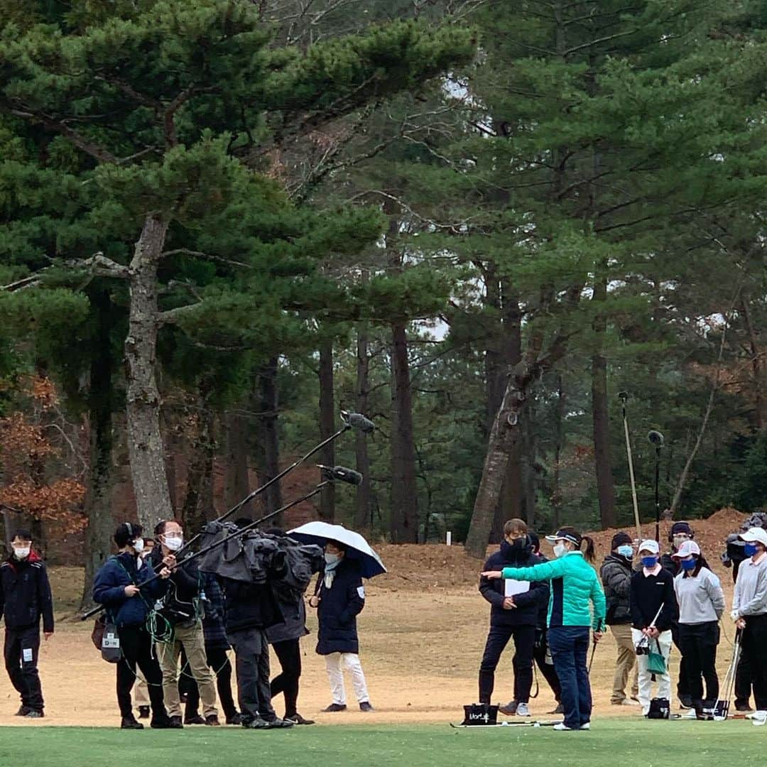 宮里藍さんのインスタグラム写真 - (宮里藍Instagram)「昨年年末にSUNTORY presents 宮里藍スペシャルジュニアゴルファーレッスンを実施致しました！ @suntory_ladies が開催される #六甲国際ゴルフ倶楽部 さんにて、兵庫県の女子中高生ゴルファーに参加して頂きました！またより多くのジュニアゴルファーの皆さんに参考になりますようにと、レッスン内容をクリップにまとめて公開しております！ お時間ある方は是非✨！！  https://www.suntory.co.jp/culture-sports/golf-lesson2020/   #suntory #宮里藍サントリーレディスオープン #ジュニアイベント #ジュニアレッスン #参加してくれたジュニアゴルファーの皆さん #本当にありがとうございました   I did a Junior clinic  in Kobe last year! The lesson is all in Japanese but  now uploaded on the web site!!:) Thank you to all the Junior golfers that participated!! #aimiyazatosuntoryladiesopen」2月19日 17時27分 - ai_miyazato