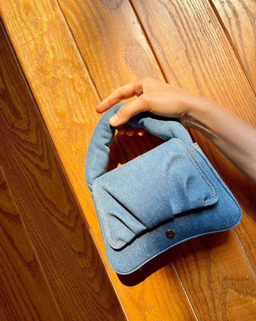 Araya Alberta Hargateのインスタグラム：「25 กพ.นี้ เที่ยงตรง only at www.hausofabbi.com」