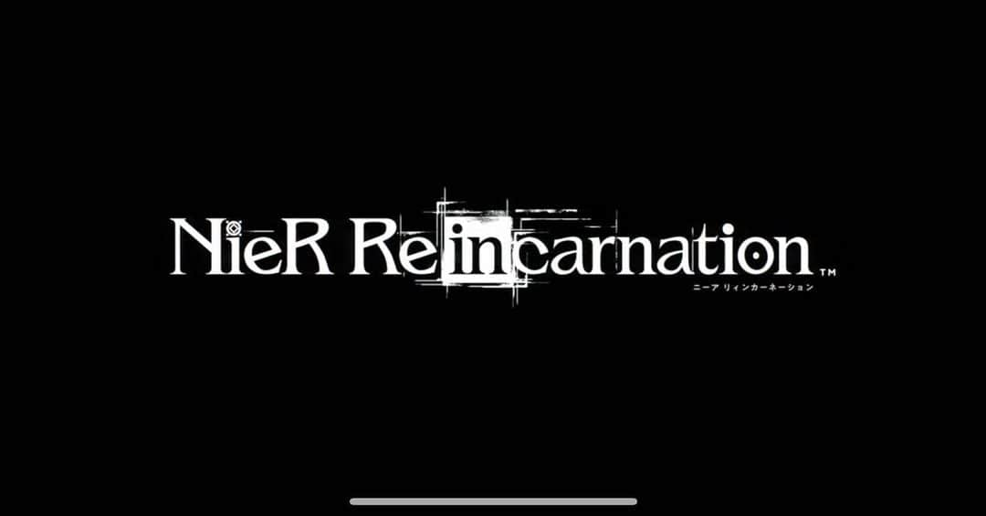 青山ひかる（あおみん、あお松）のインスタグラム：「#リィンカネ リリースされましたなあ💙💙 ． ． めっちゃ待ってた！！！！β版の時も感動したけど リリースされて更にパワーアップされててすごい感動した🥲💙 ． まずオープニング。 画質が良すぎてる😭🙏 アプリゲームでここまで綺麗なの久しぶりなんですが😂 むしろ初めてかもしれんwwww 音楽も安定で良き👌大好きです そして、ボイスが、、、、 ＿人人人人人人人人人人人＿ ＞ フルボイスになってる ＜ ￣ＹＹＹＹＹＹＹＹＹＹY￣ めちゃくちゃ驚いたw ． ． ちょっとやって寝ようと思ったんですが #ニーアオートマタ とのコラボガチャで どうにかキャラを出そうとやった結果…数時間… ……出なくて課金💸 好きなものには目がありません☺️みんなと一緒だね？笑← いつの間にか、15kもしてました。 A2が出てきてくれたけど、他2人がさっぱり😢😢 もう諦めかけて、ラスト単体でガチャしたら2B出ました😂🙏🙏🙏🙏 良かった…安心した(朝5時) ． とにかく戦闘もかっこよく、何もかもが素敵なゲーム✌️ ． 私は大好きです〜 地道にまた進めます🙋‍♀️💙 #ニーアリィンカーネーション  #NieR  #ニーア」