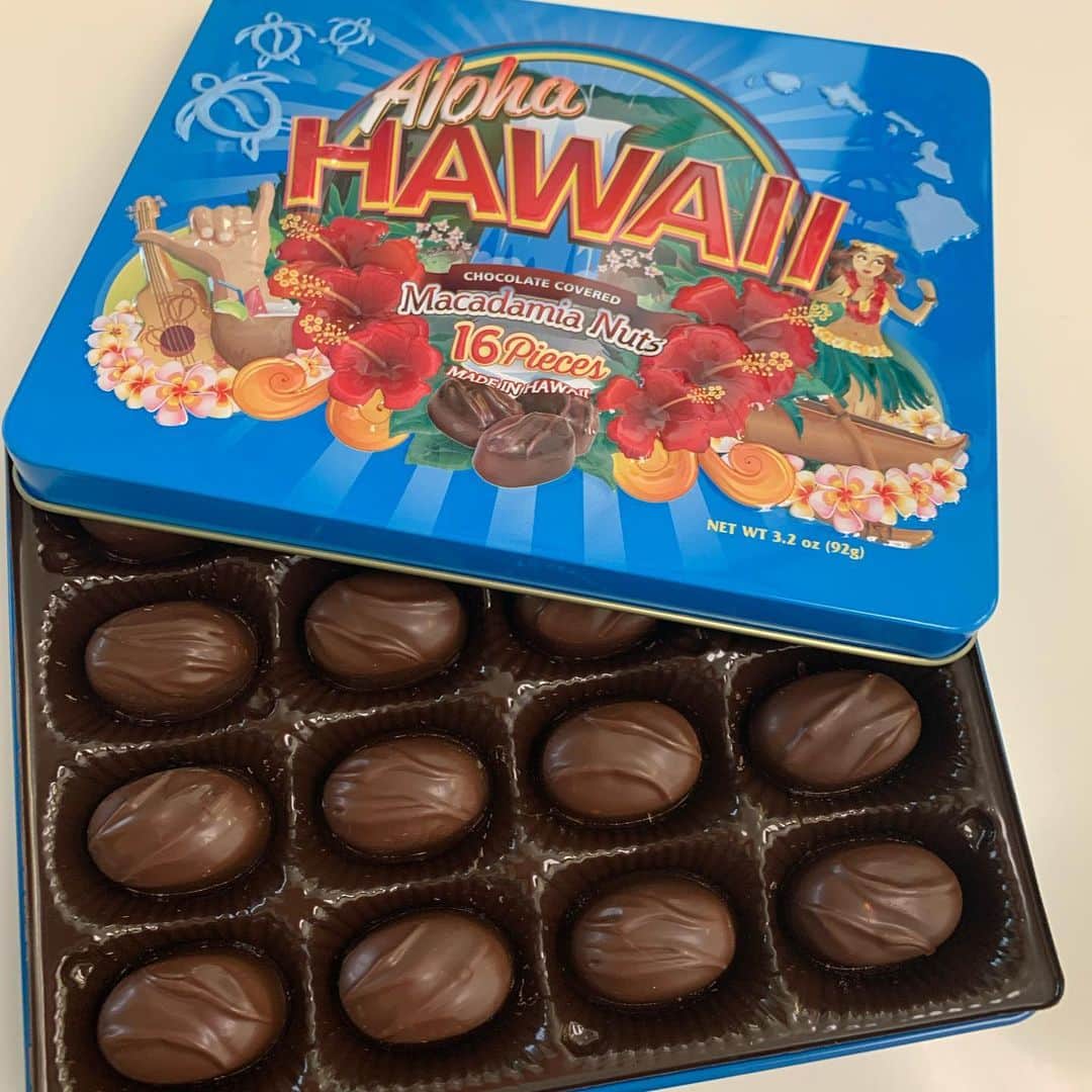 飯島寛子さんのインスタグラム写真 - (飯島寛子Instagram)「今日のStudio Rimの収録は お菓子に囲まれ凄かったぁ。 きゃあー甘いいい香り😆  1978年創立のHawaiian King candiesから Sue Fujimotoさんをお迎えしました。 @hawaiiankingcandies  @islandprincesshawaii  #ハワイアンキングキャンディー #アイランドプリンセス #hawaiiankingcandies #islandprincess  #ハワイお土産　#ハワイ暮らし」2月19日 17時42分 - hirokoiijima