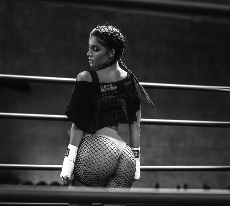 メリッサ・モリナロのインスタグラム：「How many days a week do you guys like to workout? What would be a realistic commitment you could stick with?」