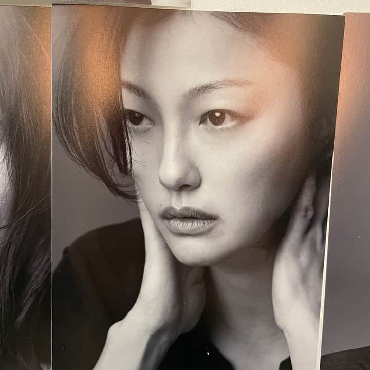イ・エルのインスタグラム：「_ 🖤🤍」